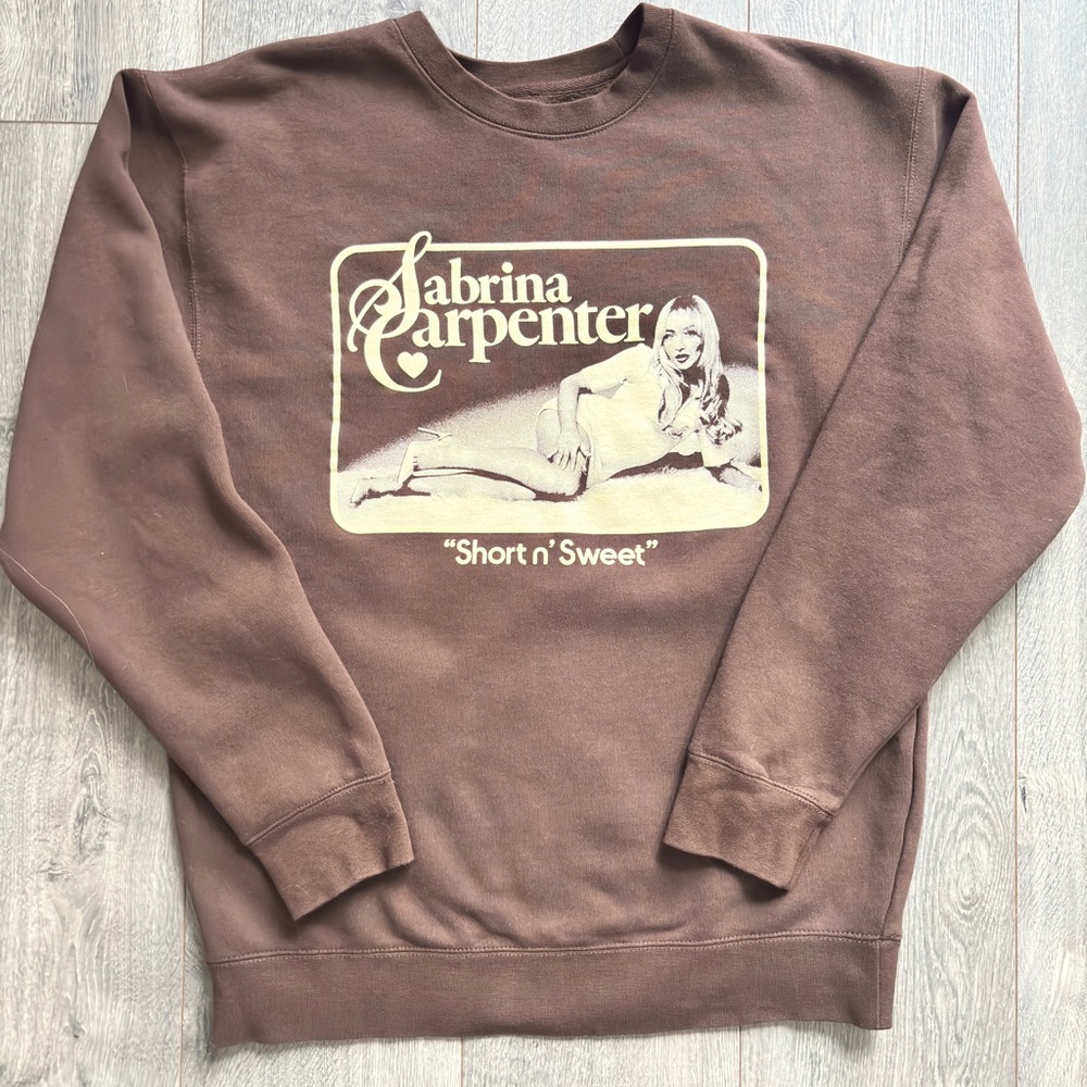 Short n’ Sweet Tour brown Crewneck